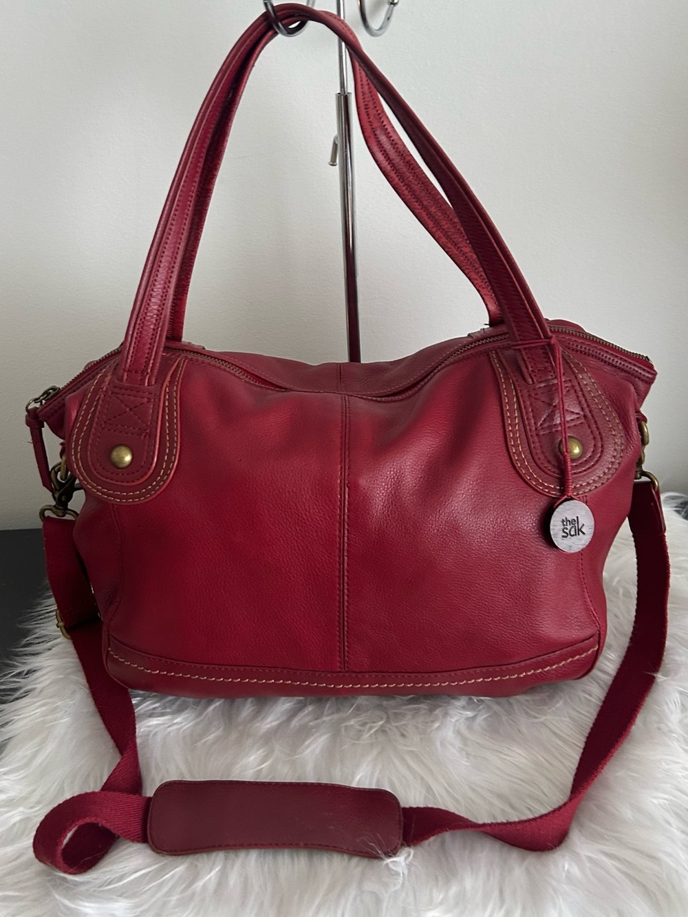 The Sak Red Leather Convertible Shoulder Crossbody Bag Brass Hardware - Picture 3 of 13